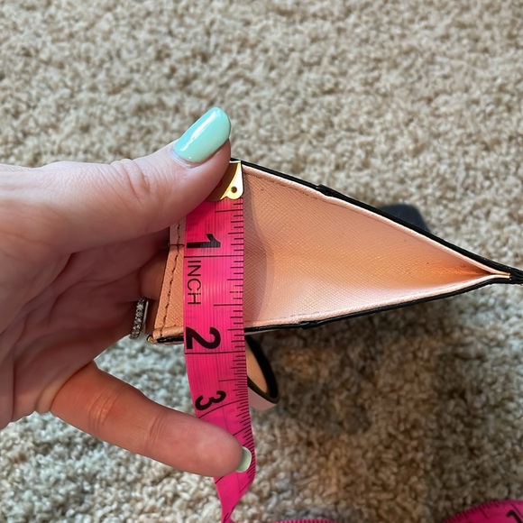 EUC kate spade cedar street wristlet - Picture 4 of 4